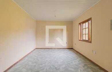 Imagem: A casa possui 4 Dormitórios, 3 Banheiros, 3 Vagas na garagem