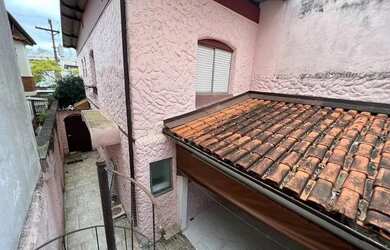 Imagem: A casa em condomínio possui 4 Dormitórios, 3 Banheiros, 2