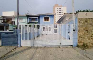 Imagem: A casa possui 3 Dormitórios, 2 Banheiros, 4 Vagas na garagem