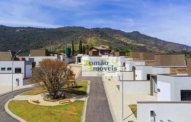 Imagem: A casa em condomínio possui 3 Dormitórios, 4 Banheiros, 3