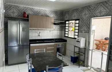 Imagem: A casa possui 2 Dormitórios, 2 Banheiros, 1 Vaga na garagem