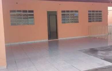 Imagem: A casa possui 3 Dormitórios, 3 Banheiros, 1 Vaga na garagem