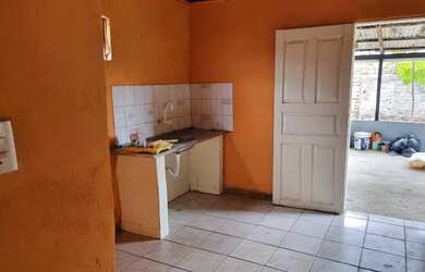 Imagem: A casa possui 2 Dormitórios, 1 Banheiro e 1 Vaga na garagem