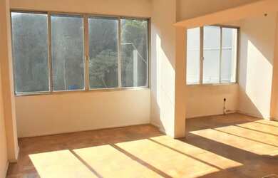 Imagem: O apartamento possui 2 Dormitórios, 2 Banheiros e 75m² de