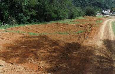 Imagem: O terreno possui 1.000m² de Área e está localizado em Centro