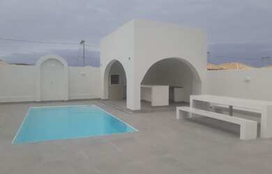 Imagem: A casa possui 3 Dormitórios e 1 Vaga na garagem e está localizado