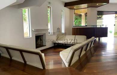 Imagem: A casa em condomínio possui 4 Dormitórios, 5 Banheiros, 5