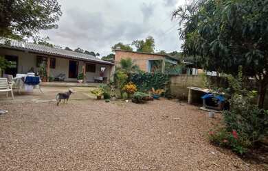 Imagem: A casa possui 2 Dormitórios, 1 Banheiro, 3 Vagas na garagem