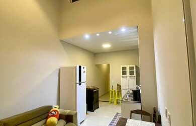 Imagem: A casa possui 2 Dormitórios, 1 Banheiro, 2 Vagas na garagem