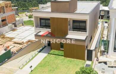 Imagem: A casa em condomínio possui 5 Dormitórios, 5 Banheiros, 5