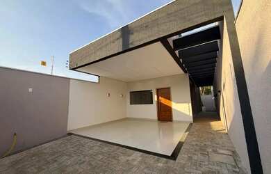 Imagem: A casa possui 3 Dormitórios, 3 Banheiros, 2 Vagas na garagem