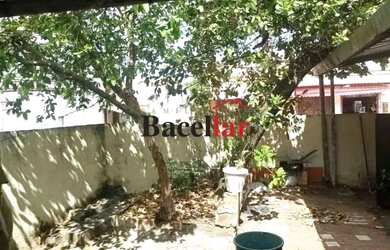 Imagem: A casa possui 2 Dormitórios, 2 Banheiros, 3 Vagas na garagem