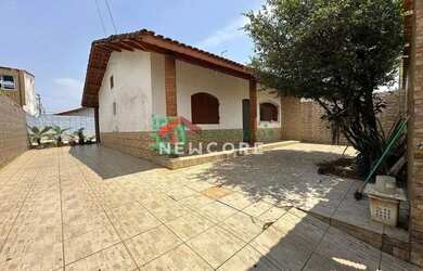 Imagem: A casa possui 2 Dormitórios, 1 Banheiro, 5 Vagas na garagem