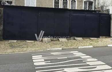 Imagem: A casa possui 2 Dormitórios, 2 Banheiros, 3 Vagas na garagem