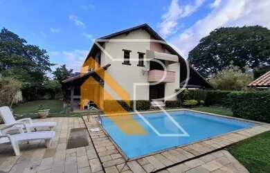 Imagem: A casa em condomínio possui 4 Dormitórios, 4 Banheiros, 4