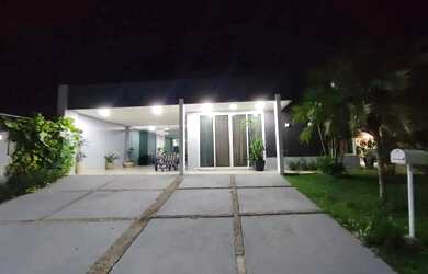 Imagem: A casa em condomínio possui 4 Dormitórios, 3 Banheiros, 5