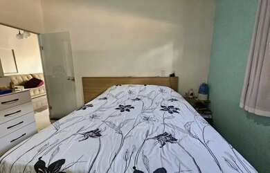 Imagem: A casa possui 3 Dormitórios, 2 Banheiros, 1 Vaga na garagem