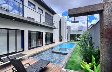 Imagem: A casa em condomínio possui 4 Dormitórios, 5 Banheiros, 4