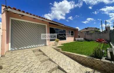 Imagem: A casa possui 3 Dormitórios, 2 Banheiros, 4 Vagas na garagem