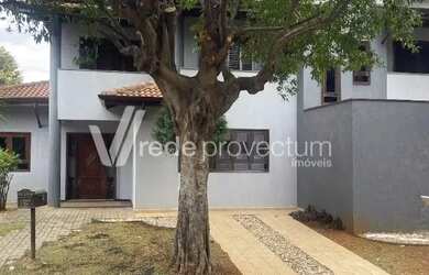 Imagem: A casa em condomínio possui 4 Dormitórios, 5 Banheiros, 4