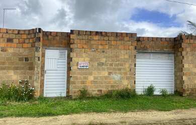 Imagem: A casa possui 2 Dormitórios, 1 Banheiro, 400m² de Área, Imóvel