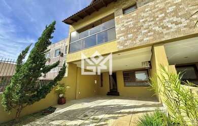 Imagem: A casa possui 5 Dormitórios, 4 Banheiros, 4 Vagas na garagem