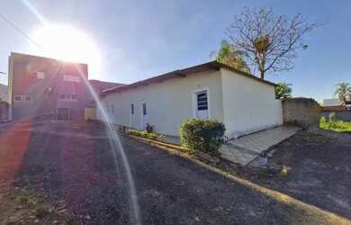 Imagem: A casa possui 1 Dormitório, 1 Banheiro, 38m² de Área e está