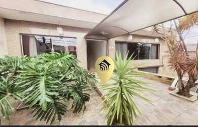 Imagem: A casa possui 5 Dormitórios, 5 Banheiros, 5 Vagas na garagem