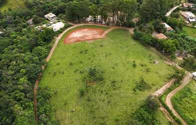 Imagem: O terreno possui 1000m² de Área e está localizado em Brumadinho