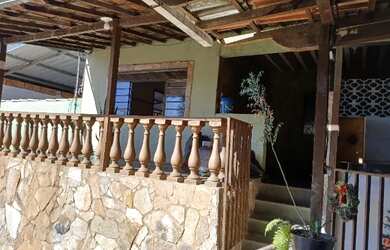 Imagem: A casa em condomínio possui 3 Dormitórios, 2 Banheiros, 1