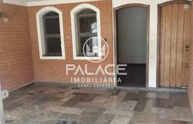 Imagem: A casa possui 2 Dormitórios, 2 Banheiros, 2 Vagas na garagem