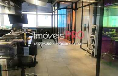 Imagem: O depósito possui 1 Vaga na garagem e 126m² de Área e está