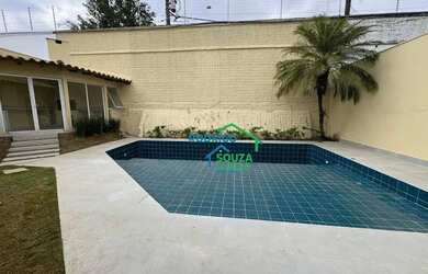 Imagem: A casa em condomínio possui 5 Dormitórios, 5 Banheiros, 5