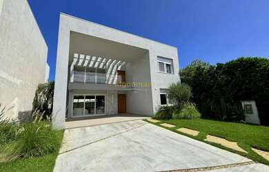 Imagem: A casa em condomínio possui 4 Dormitórios, 4 Banheiros, 2