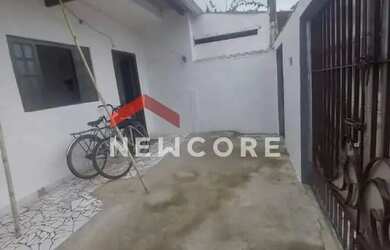 Imagem: A casa possui 4 Dormitórios, 2 Banheiros, 1 Vaga na garagem