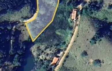 Imagem: A casa possui 2 Dormitórios, 1 Banheiro, 2 Vagas na garagem