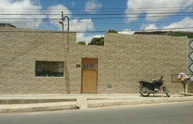 Imagem: A casa possui 1 Dormitório, 1 Banheiro e está localizado em