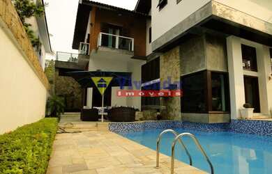 Imagem: A casa possui 4 Dormitórios, 5 Banheiros, 3 Vagas na garagem