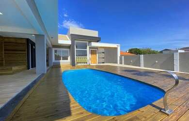 Imagem: Belíssima casa no centro de Imbé com piscina e área gourmet