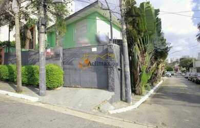 Imagem: A casa possui 3 Dormitórios, 3 Banheiros, 3 Vagas na garagem