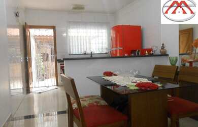 Imagem: A casa possui 3 Dormitórios, 3 Banheiros, 2 Vagas na garagem