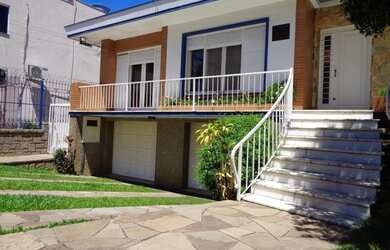 Imagem: A casa possui 4 Dormitórios, 4 Banheiros e 397m² de Área