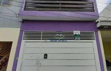 Imagem: A casa possui 3 Dormitórios, 4 Banheiros, 2 Vagas na garagem