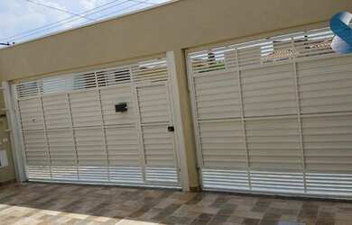 Imagem: A casa possui 3 Dormitórios, 3 Banheiros, 145-0m² de Área