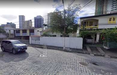 Imagem: A casa possui 5 Dormitórios, 4 Banheiros, 5 Vagas na garagem