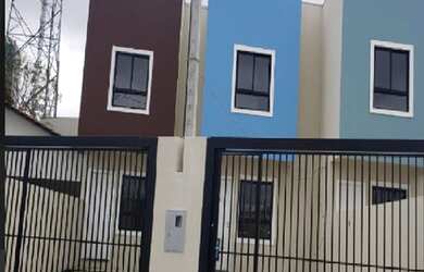 Imagem: A casa possui 3 Dormitórios, 1 Banheiro, 2 Vagas na garagem