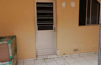 Imagem: A casa possui 1 Dormitório e 1 Banheiro e está localizado