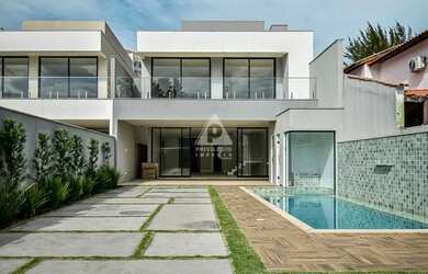 Imagem: A casa em condomínio possui 5 Dormitórios, 5 Banheiros, 2