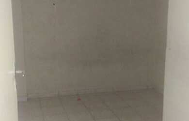 Imagem: O apartamento possui 3 Dormitórios, 2 Banheiros, Varanda e