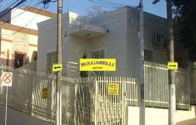 Imagem: A casa possui 1 Dormitório, 2 Banheiros, 5 Vagas na garagem